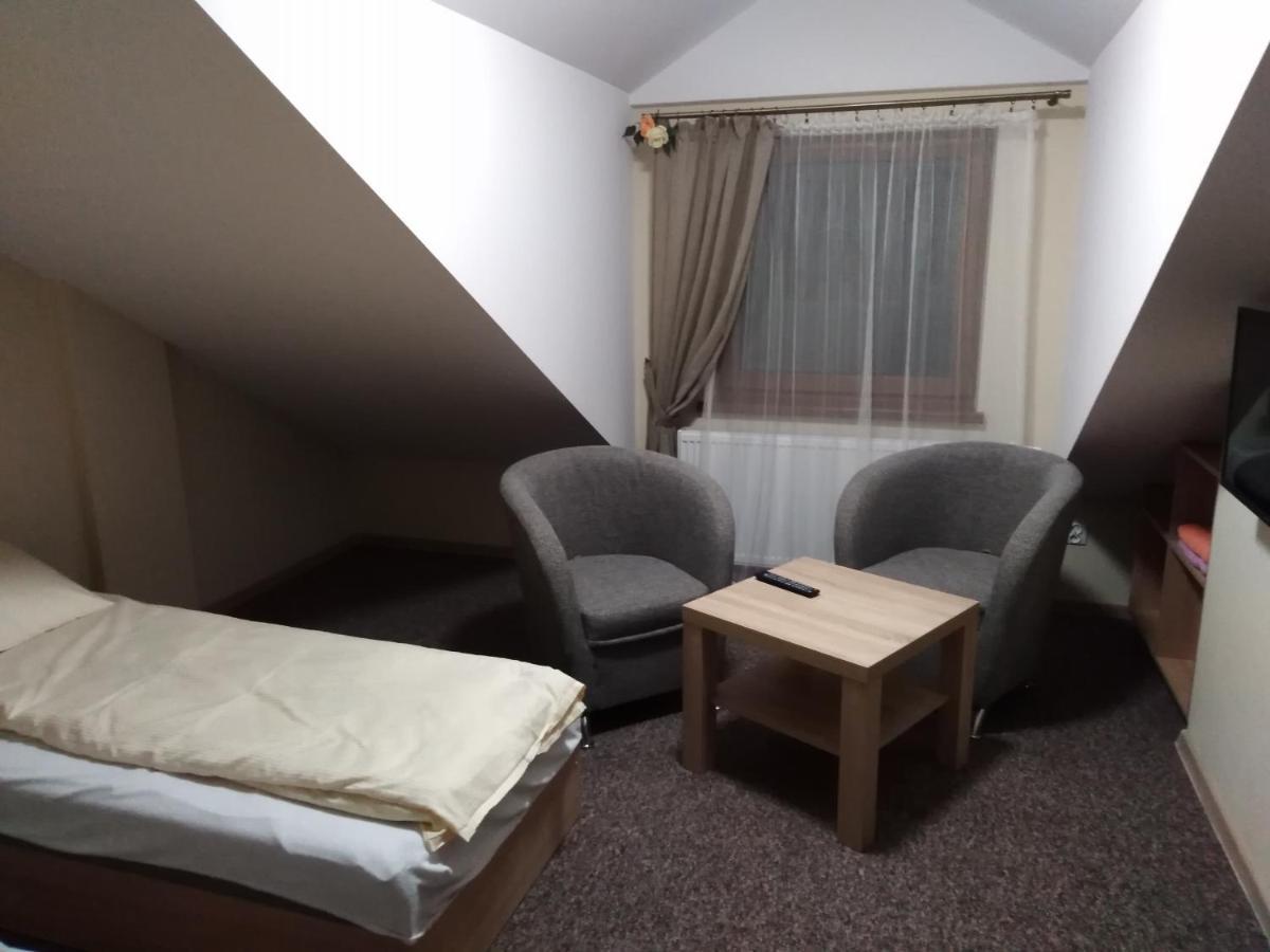 Osrodek Wczasowy "Wczasy Pod Grusza" Hotel Biecz Exterior photo